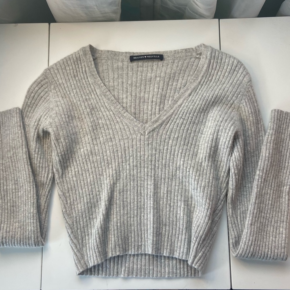grey long sleeve sweater